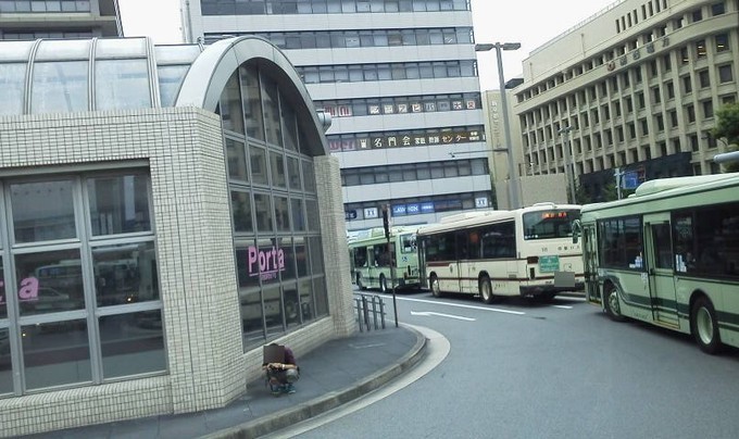 混み具合-京都バス京都駅