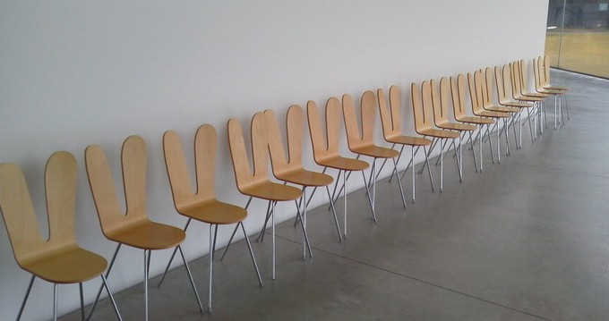 うさぎ椅子-金沢21世紀美術館